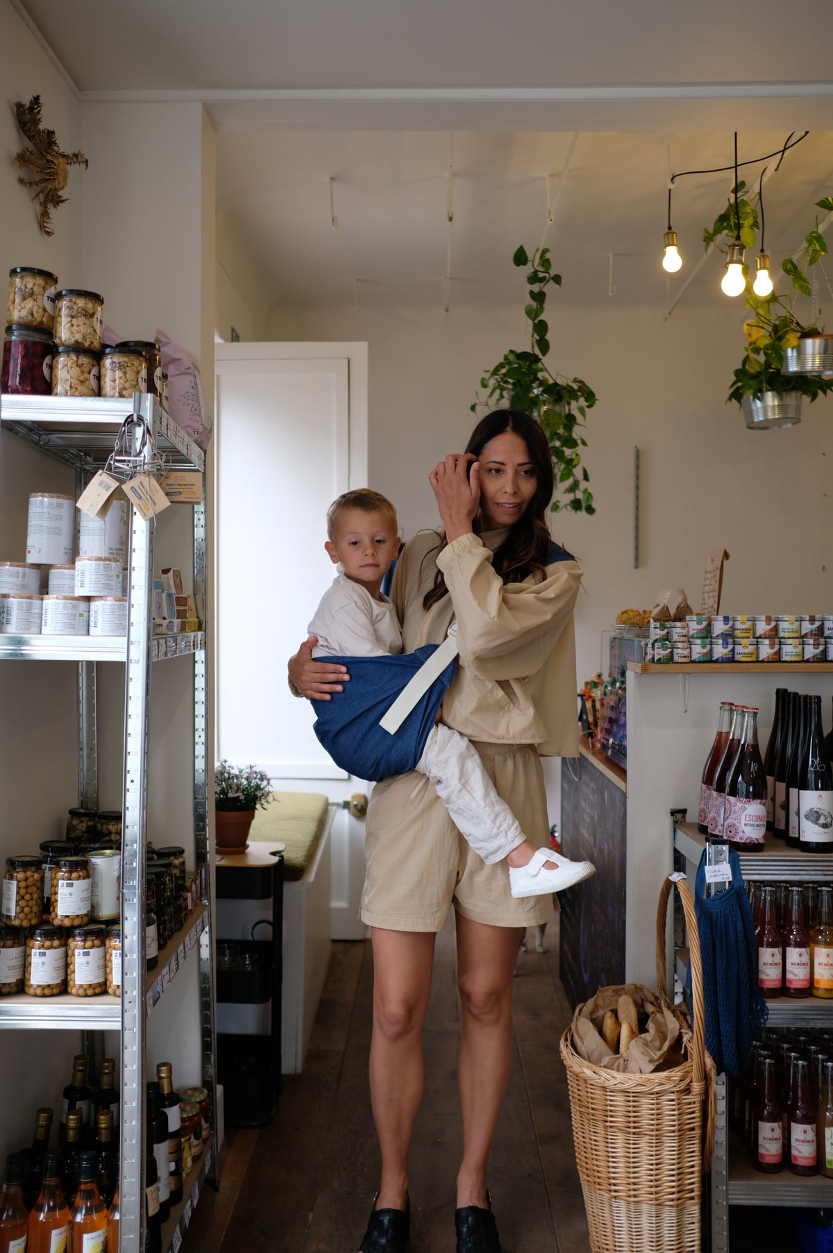 MAMA HANGS Carry & Walk
